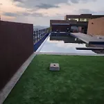 Urban Suite 960